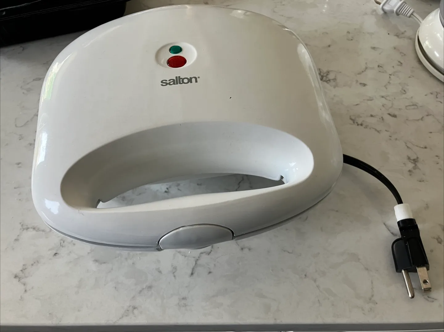 Salton Canada WM-2 Waffle Maker thumbnail