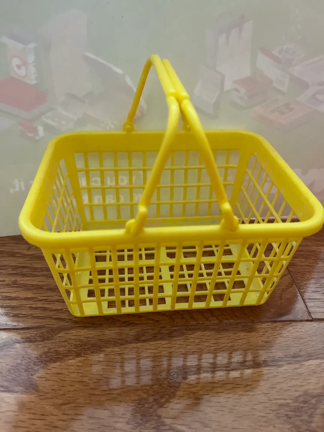 #Freecycle Small Yellow Plastic Shopping Basket thumbnail
