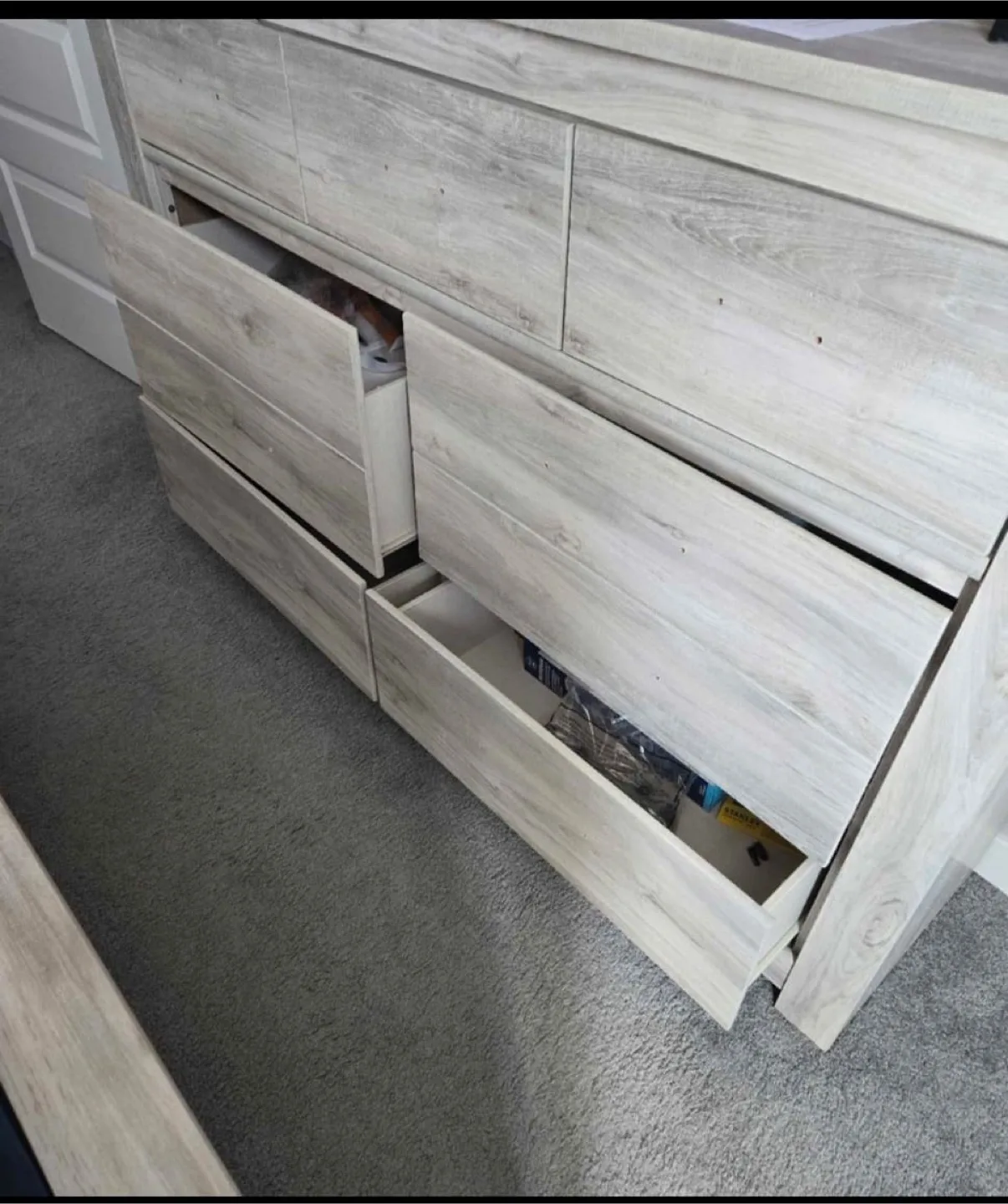 Bedroom Set - Bed, 2 Nightstand & Dresser image indicator(2)