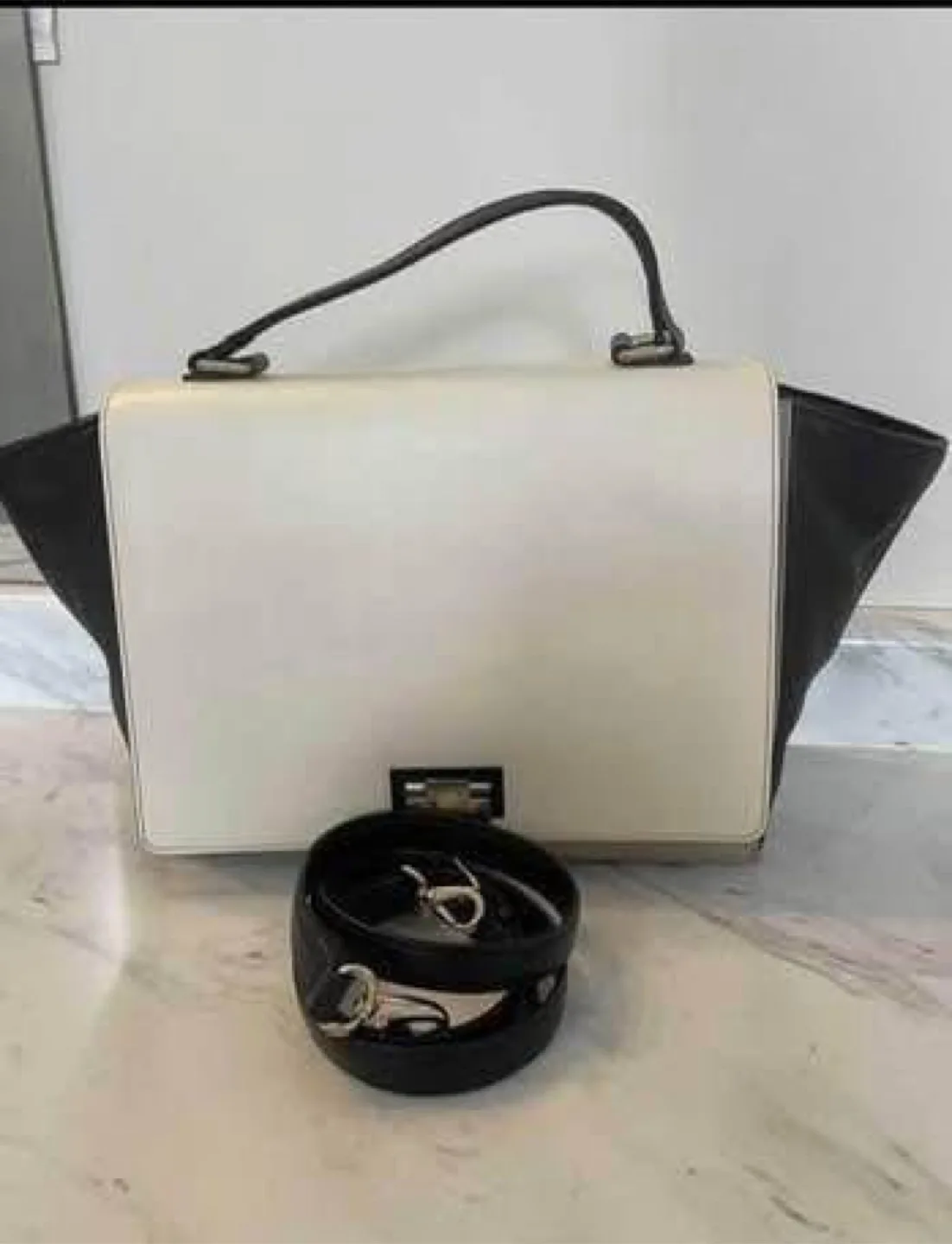 Kate Spade Large carry all Satchel Bag image indicator(2)