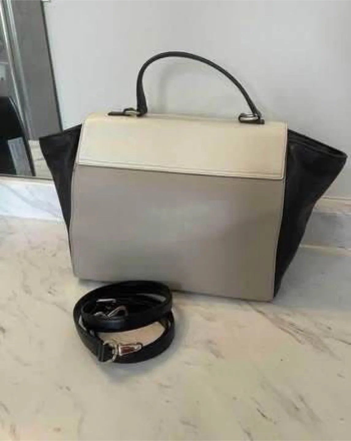 Kate Spade Large carry all Satchel Bag image indicator(3)