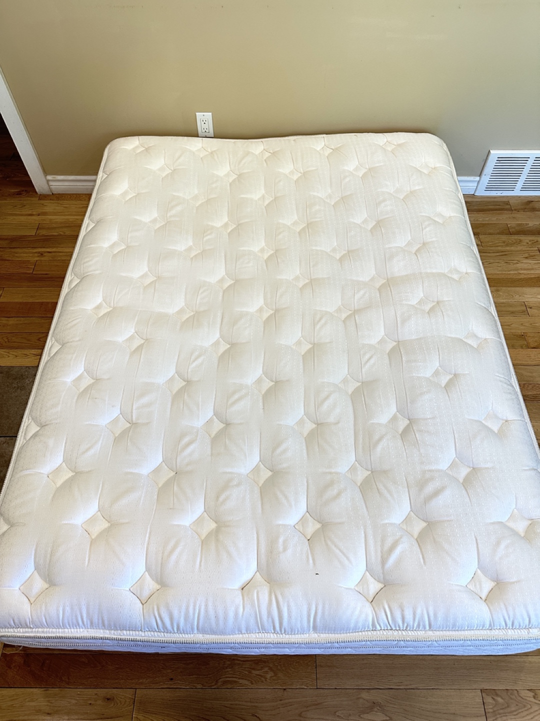 Kingsdown 15” Queen Size Mattress (CAN DELIVER) - photo 4