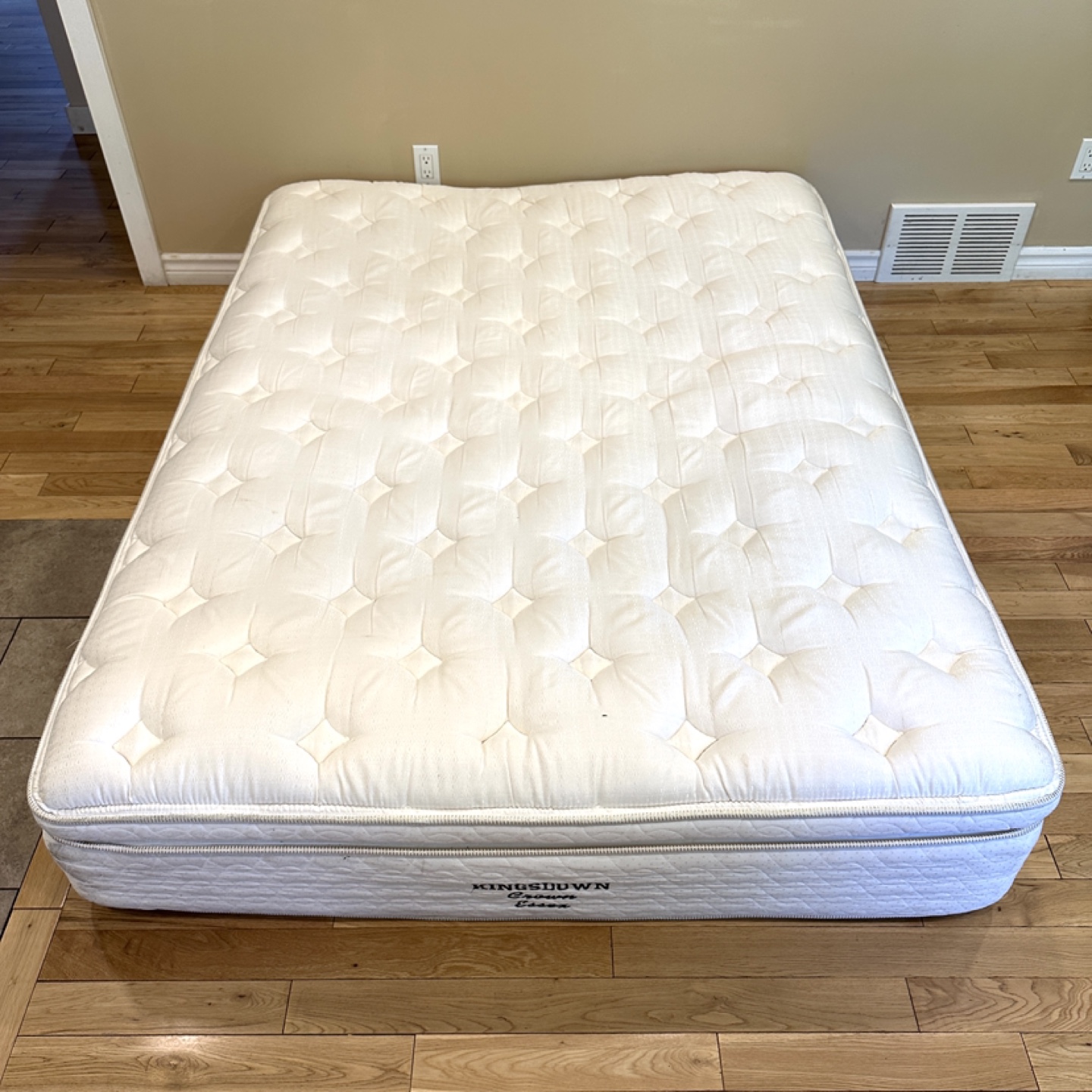Kingsdown 15” Queen Size Mattress (CAN DELIVER)