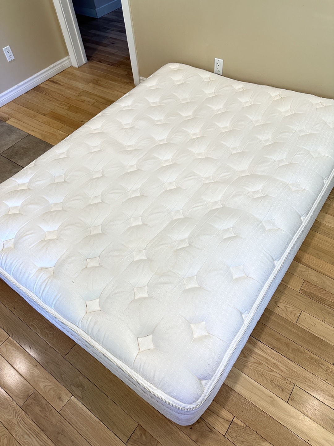 Kingsdown 15” Queen Size Mattress (CAN DELIVER) - photo 5