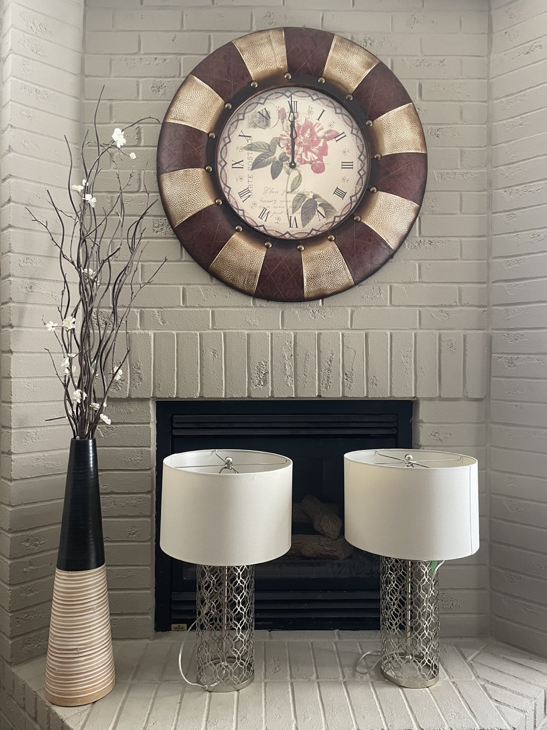 Lamps and decorative vase