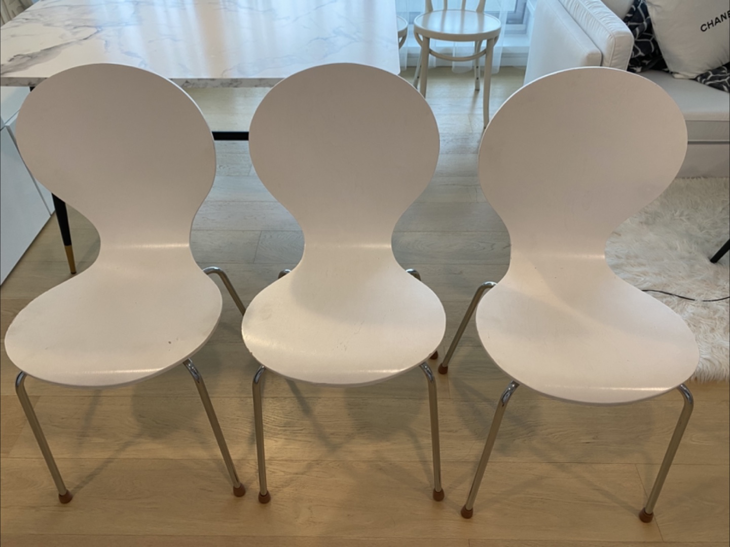 Marble dinning table with 5 white Bentwood Chairs - photo 5