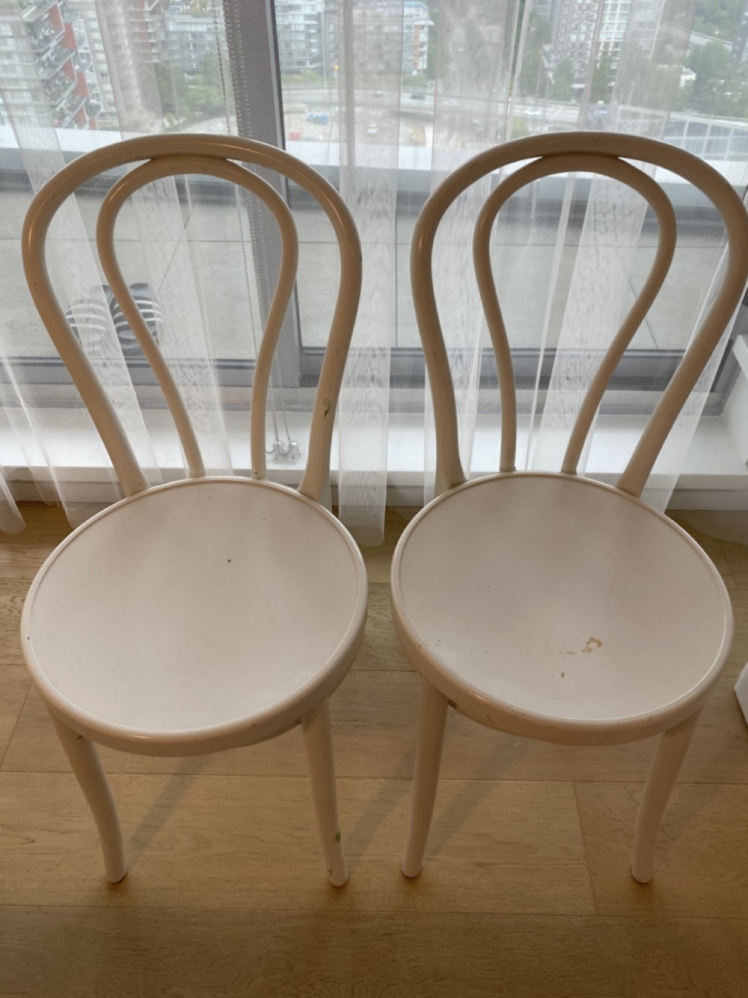 Marble dinning table with 5 white Bentwood Chairs - photo 4