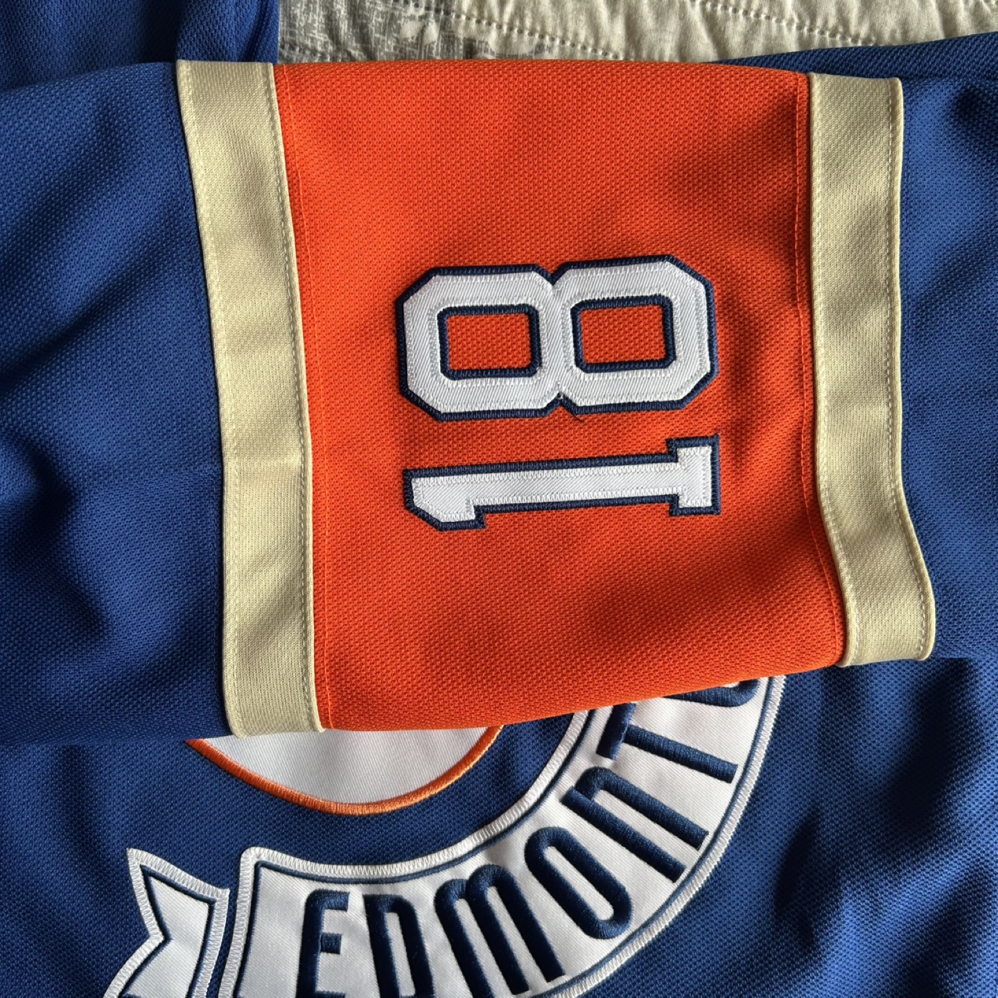 Edmonton Oilers Hyman #18 Jersey - Size 46 - photo 4