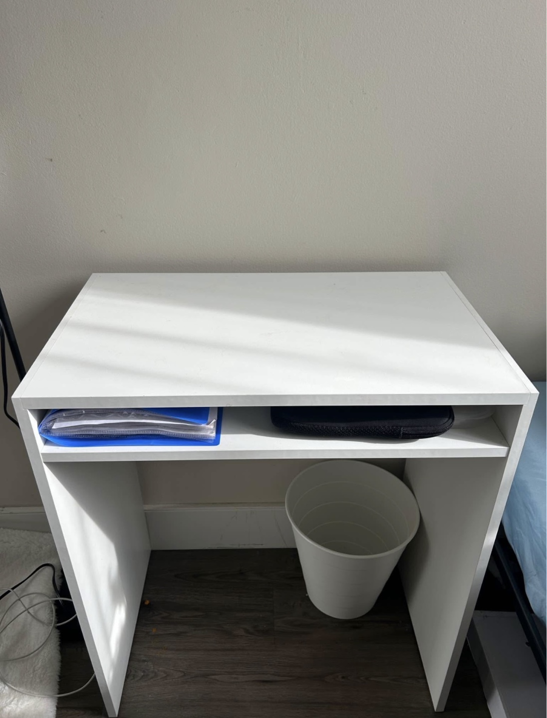 IKEA White Desk (65x40 cm) - photo 2