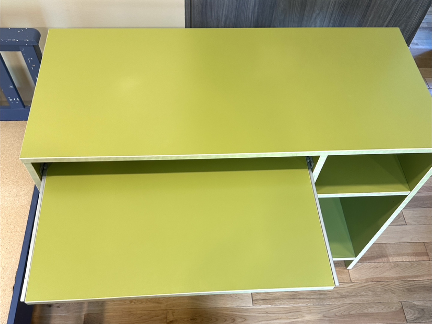 IKEA Robin Desk in Great Condition (CAN DELIVER) - photo 4