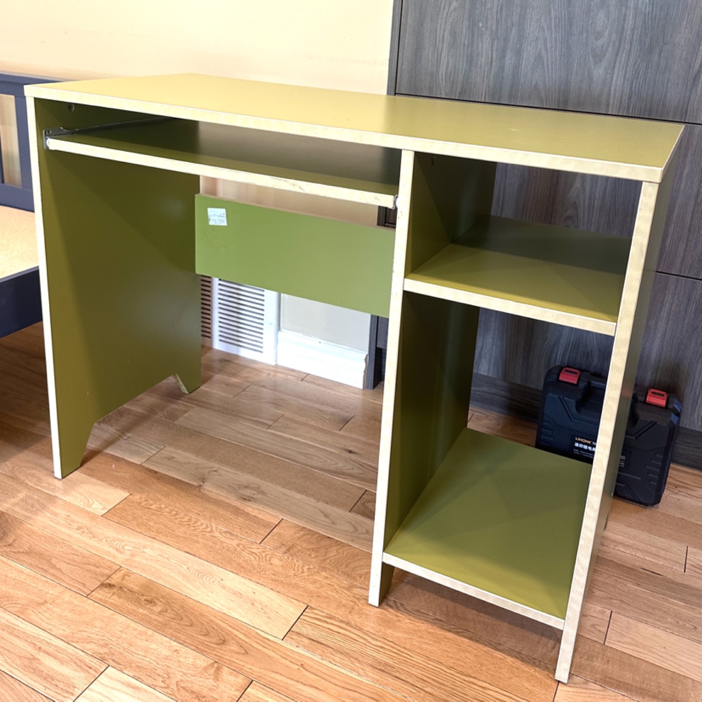 IKEA Robin Desk in Great Condition (CAN DELIVER) - photo 2