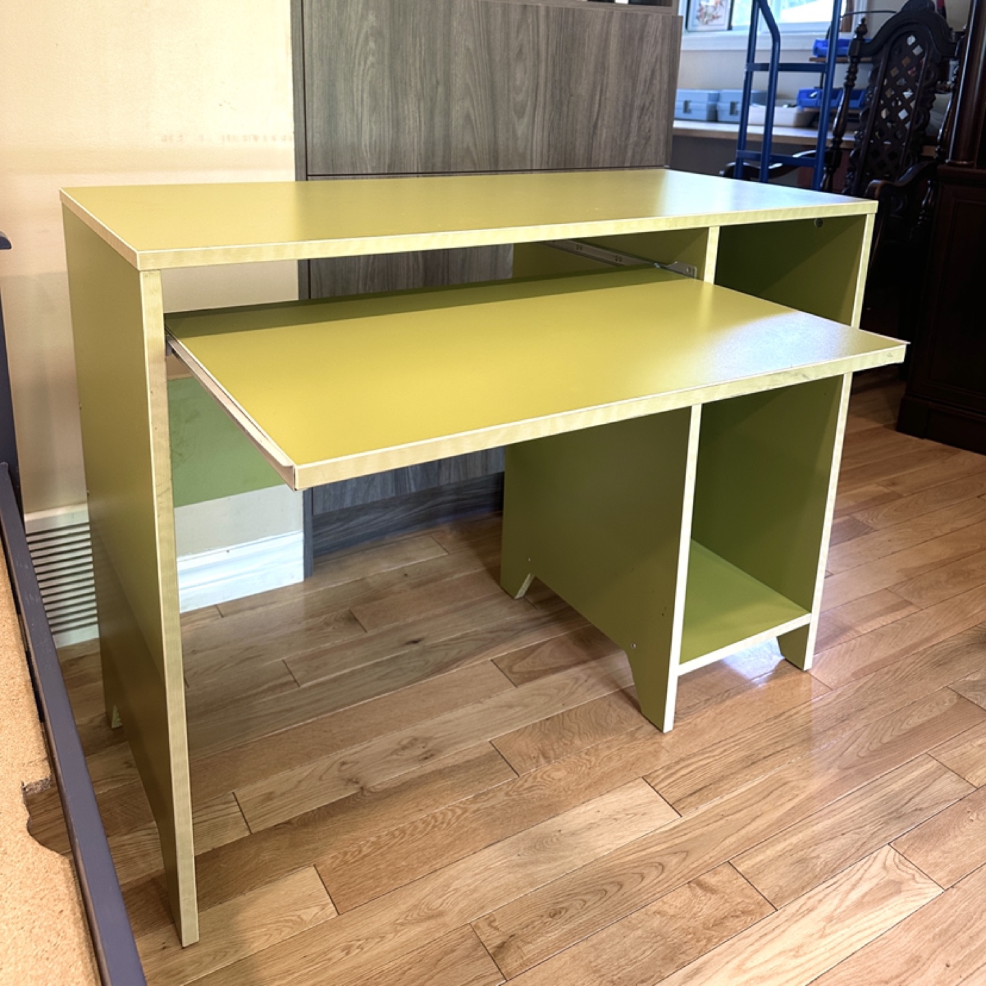 IKEA Robin Desk in Great Condition (CAN DELIVER) - photo 5