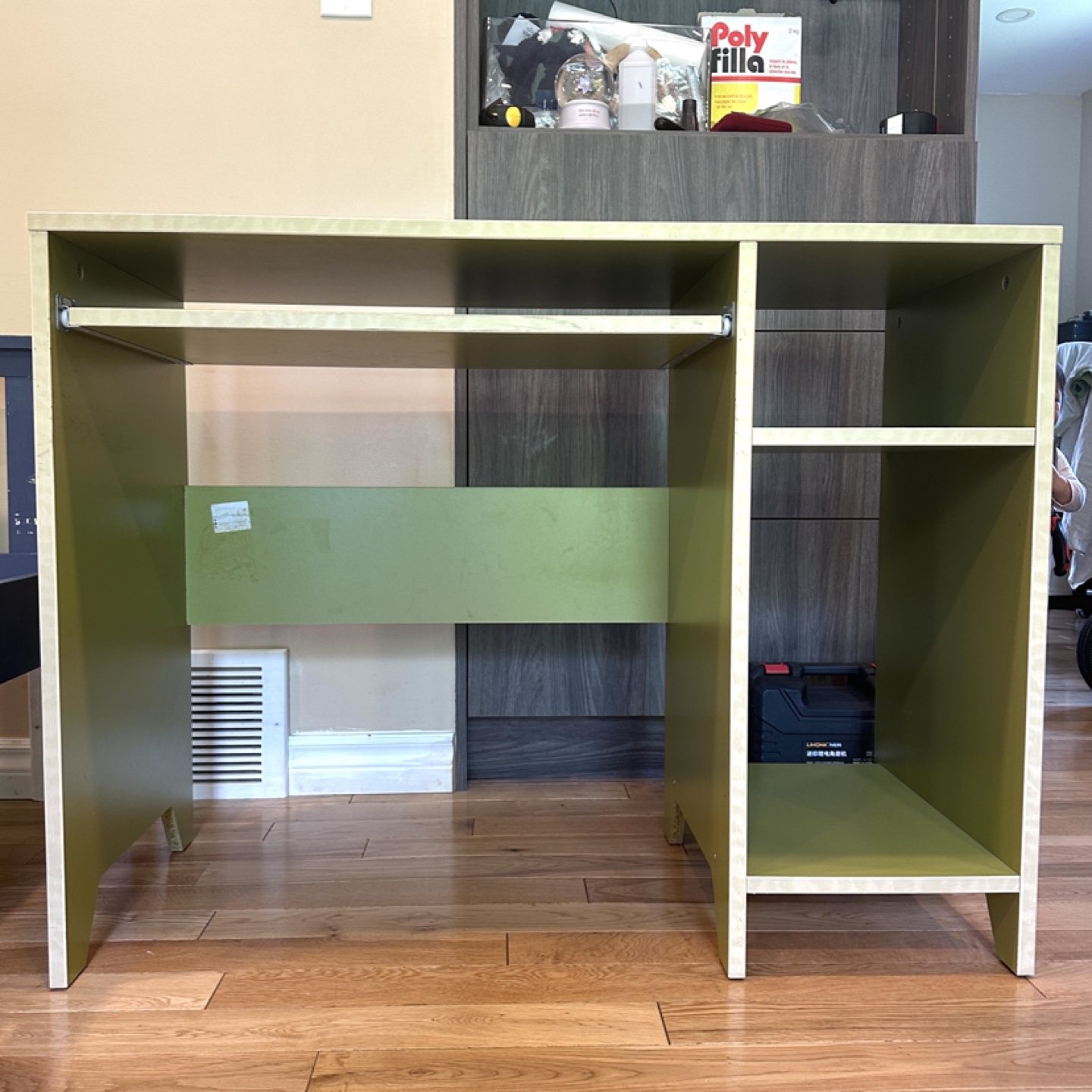 IKEA Robin Desk in Great Condition (CAN DELIVER)