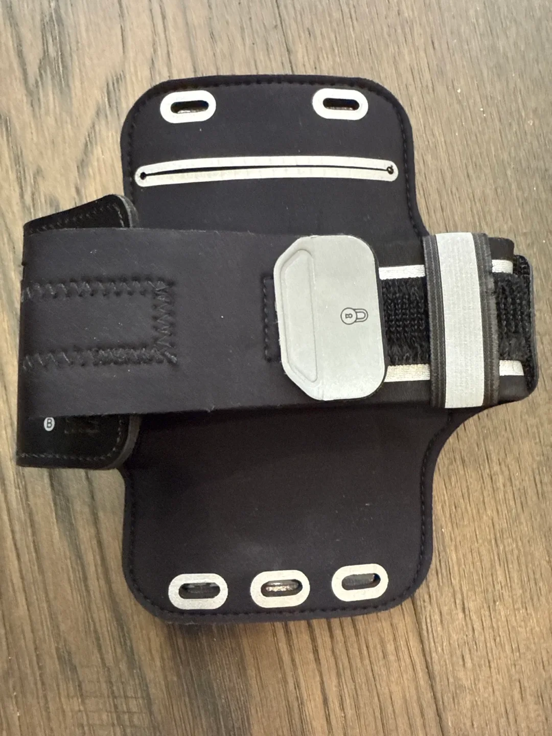 Cabana Sports Armband image indicator(2)