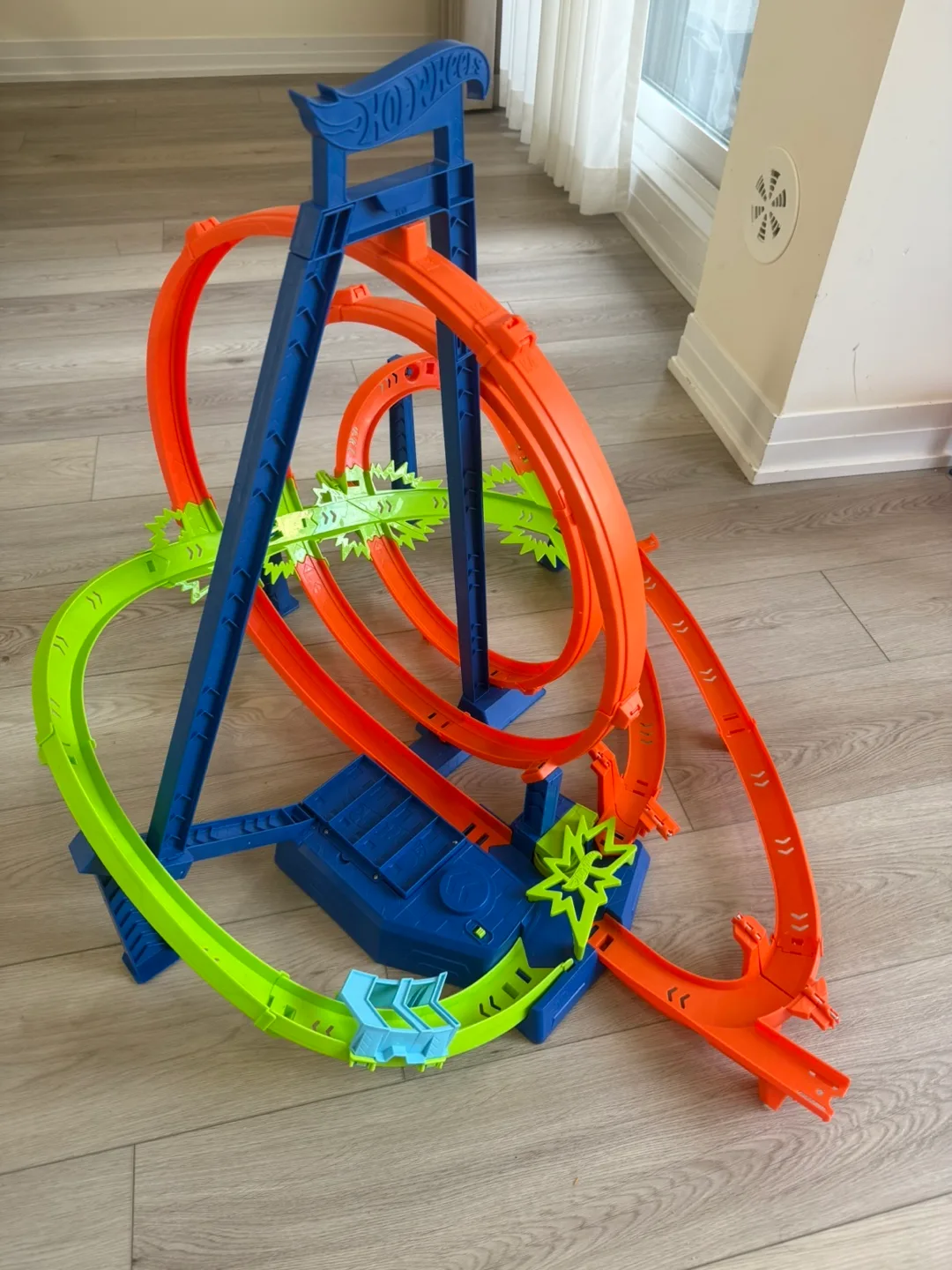 Hot Wheels Large Motorized Automatic Track Course image indicator(3)