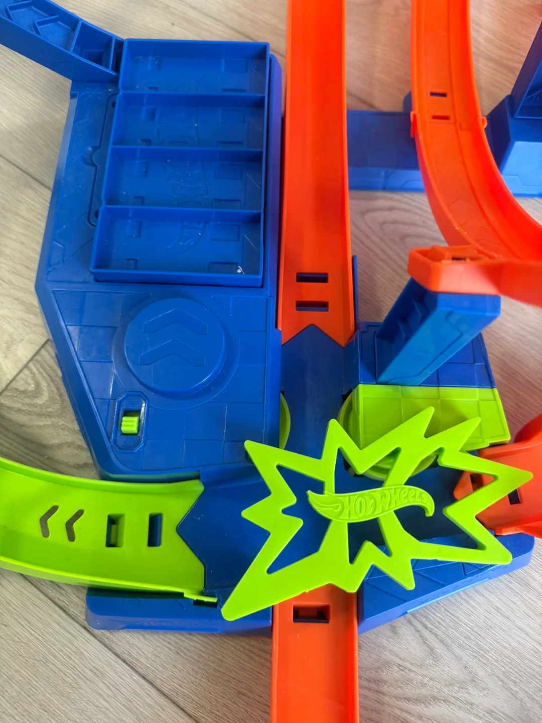 Hot Wheels Large Motorized Automatic Track Course image indicator(4)