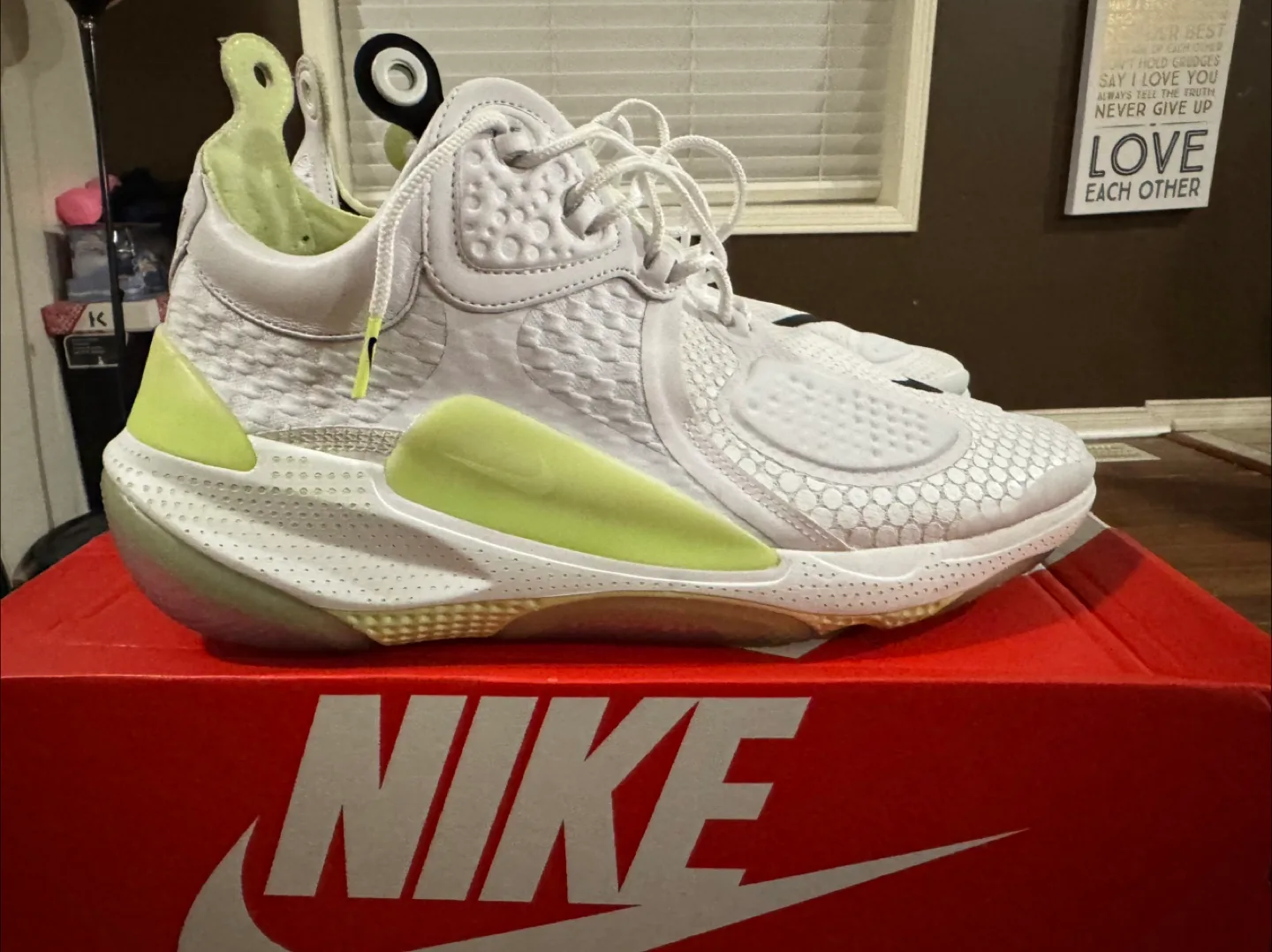 Nike Joyride White/Yellow Sneakers size 10.5 image indicator(4)