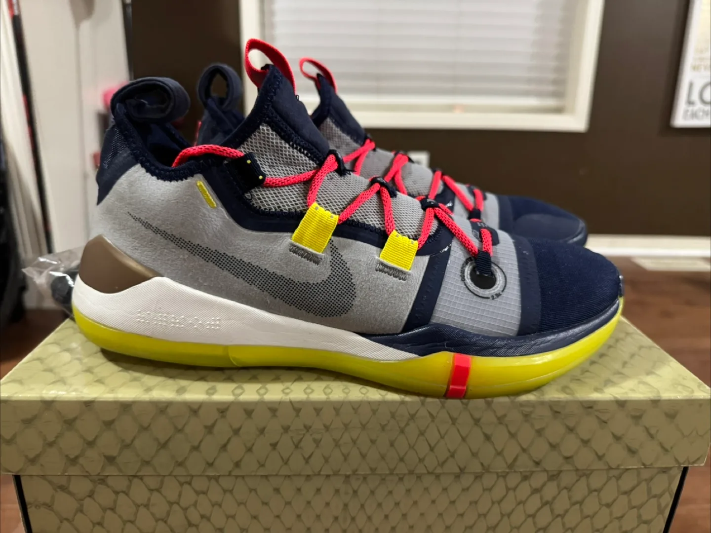 Nike Kobe 9 AD size 10.5 image indicator(2)