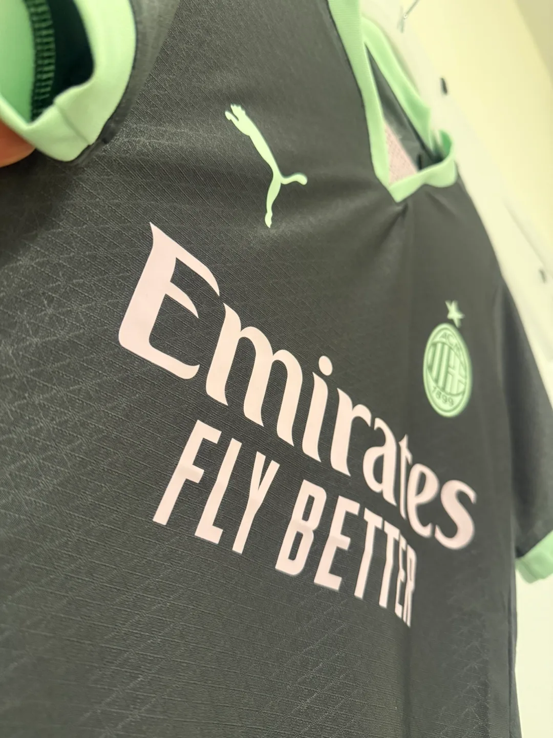 BNWT M Player Version AC Milan 24/25 Jersey image indicator(2)