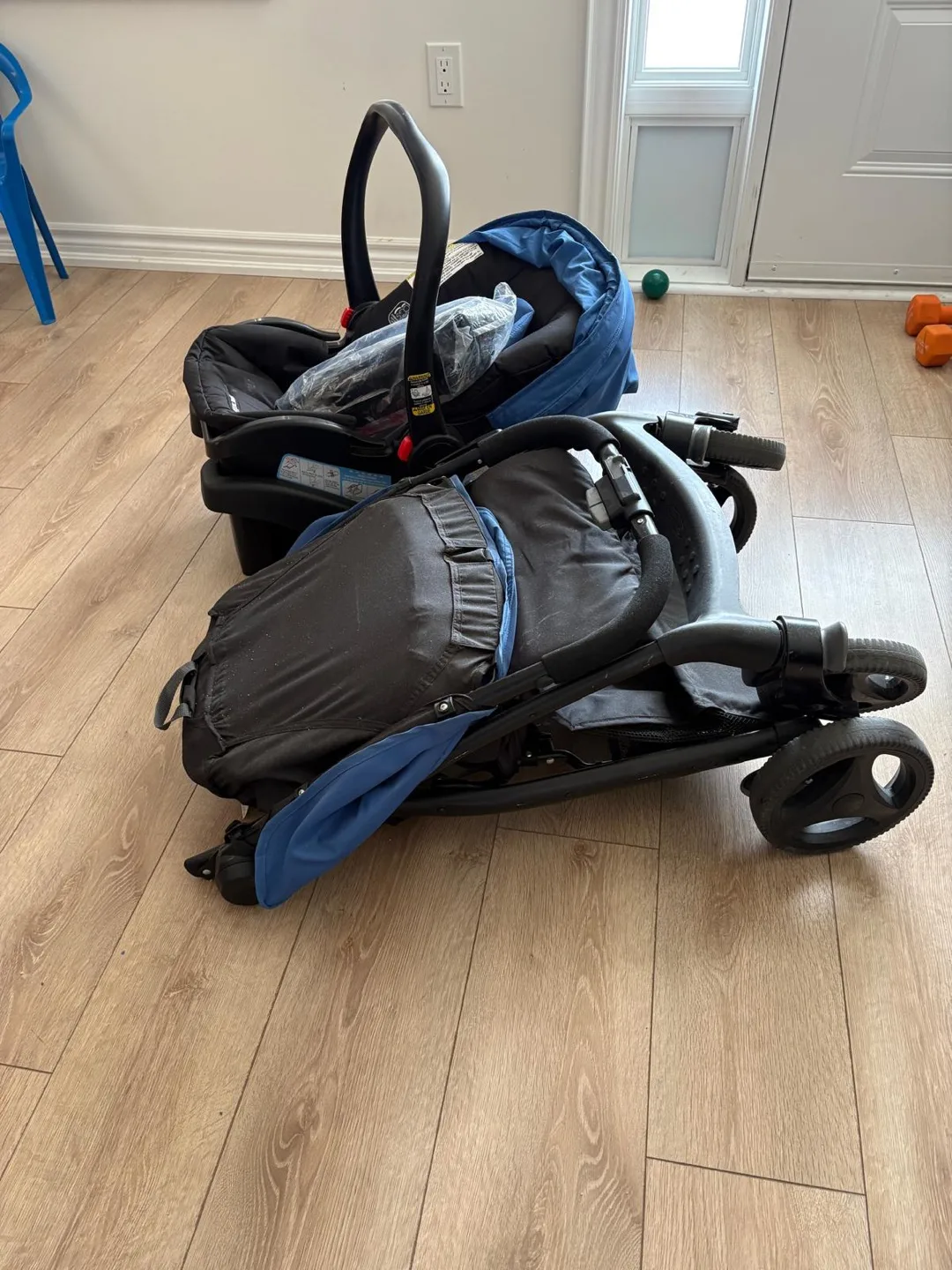 Graco Stroller and Infant Car Seat Combo thumbnail