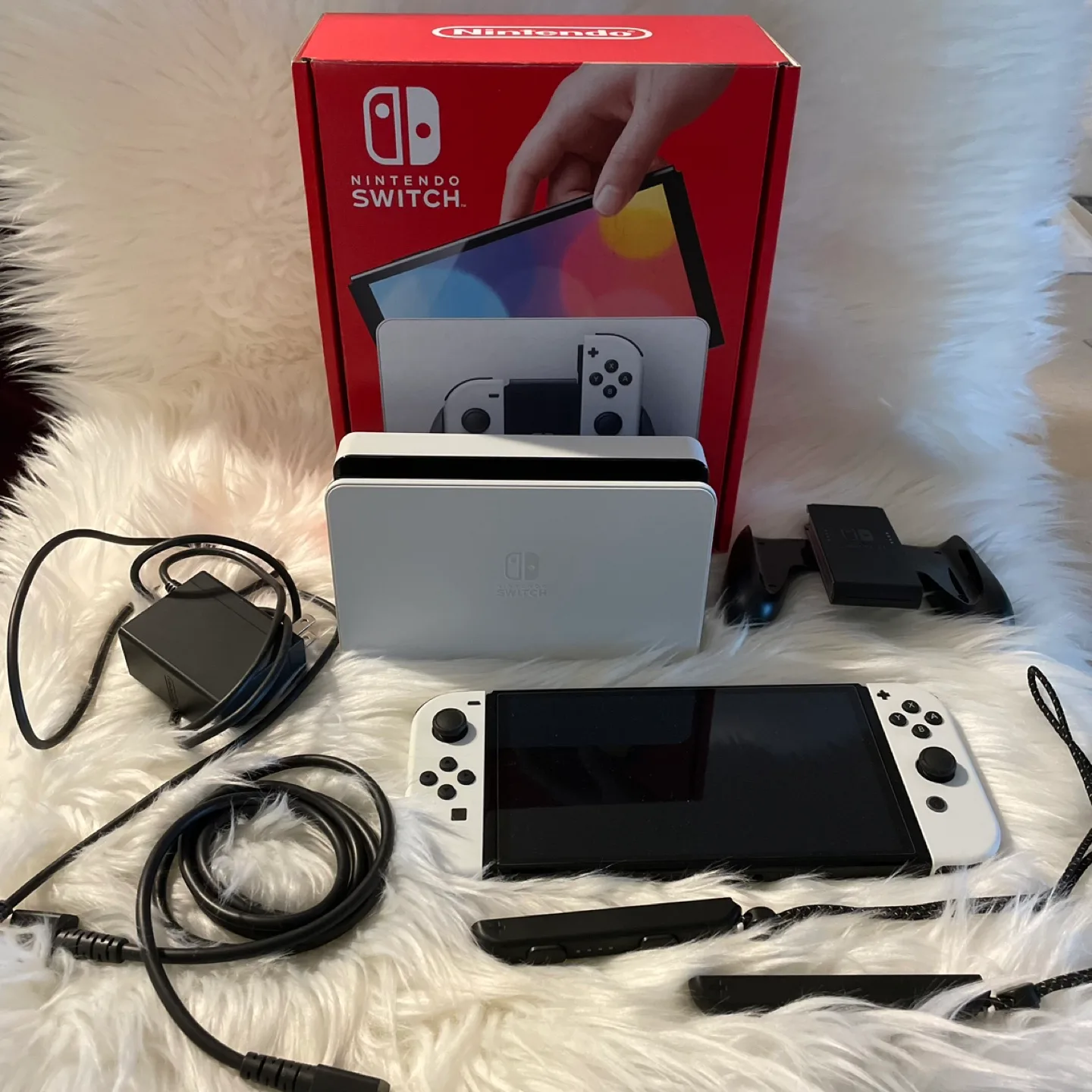 Nintendo Switch OLED - White - Like New! thumbnail