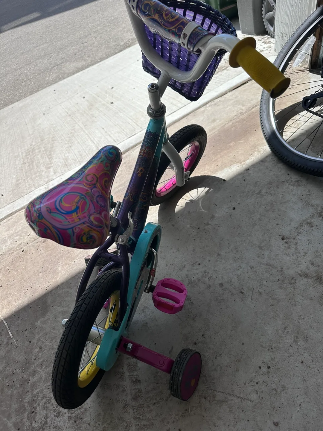 Kids' Bike with Basket & Training Wheels thumbnail