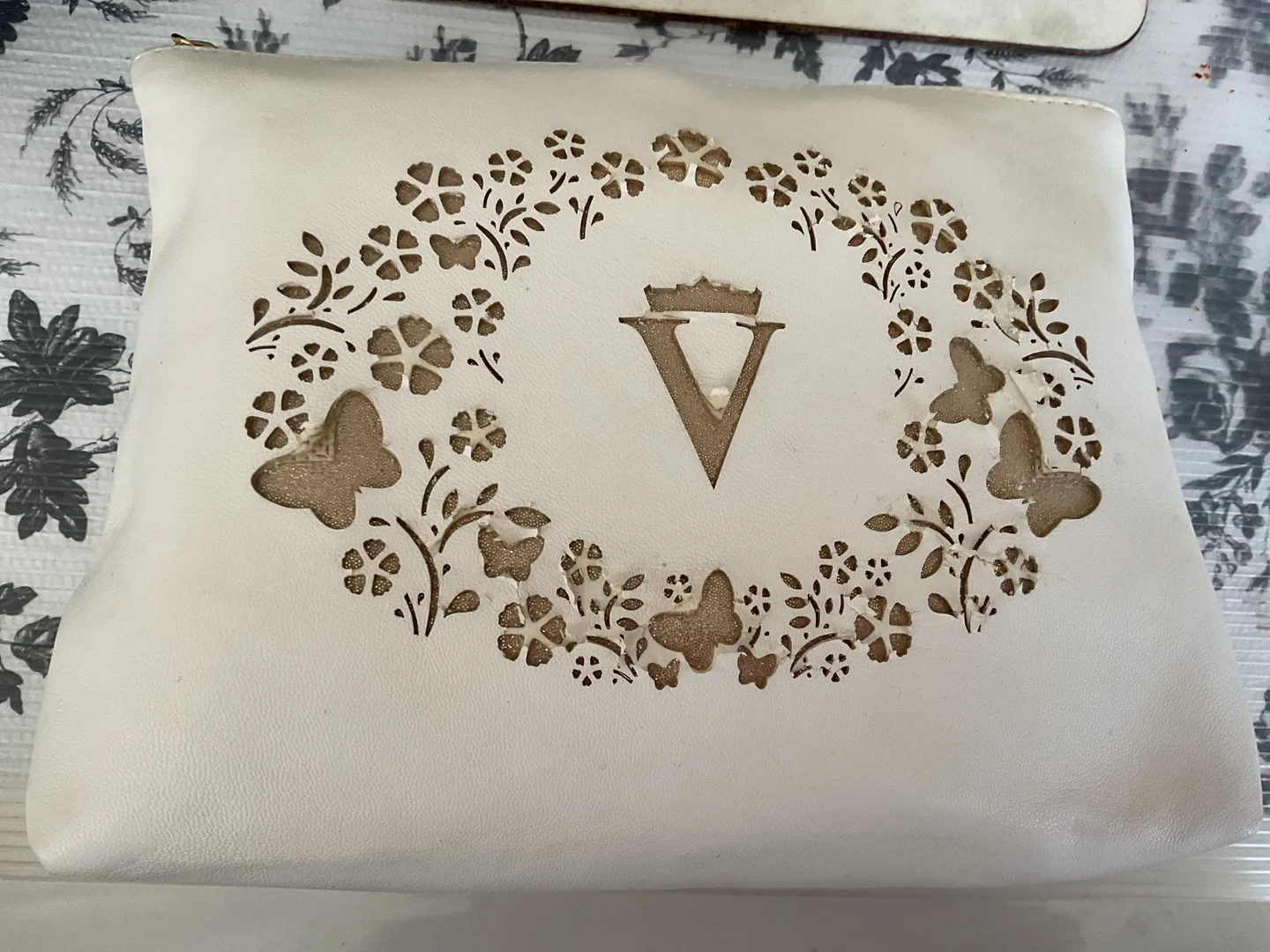 Victoria's Secret White Cosmetic Bag #freecycle thumbnail