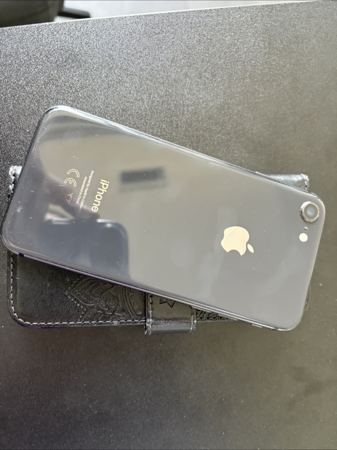 iPhone 8 - Black 64gb - photo 2