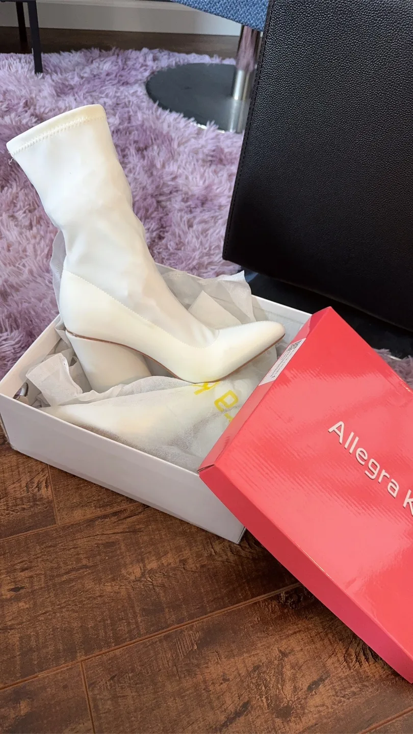 Ankle White Boots thumbnail
