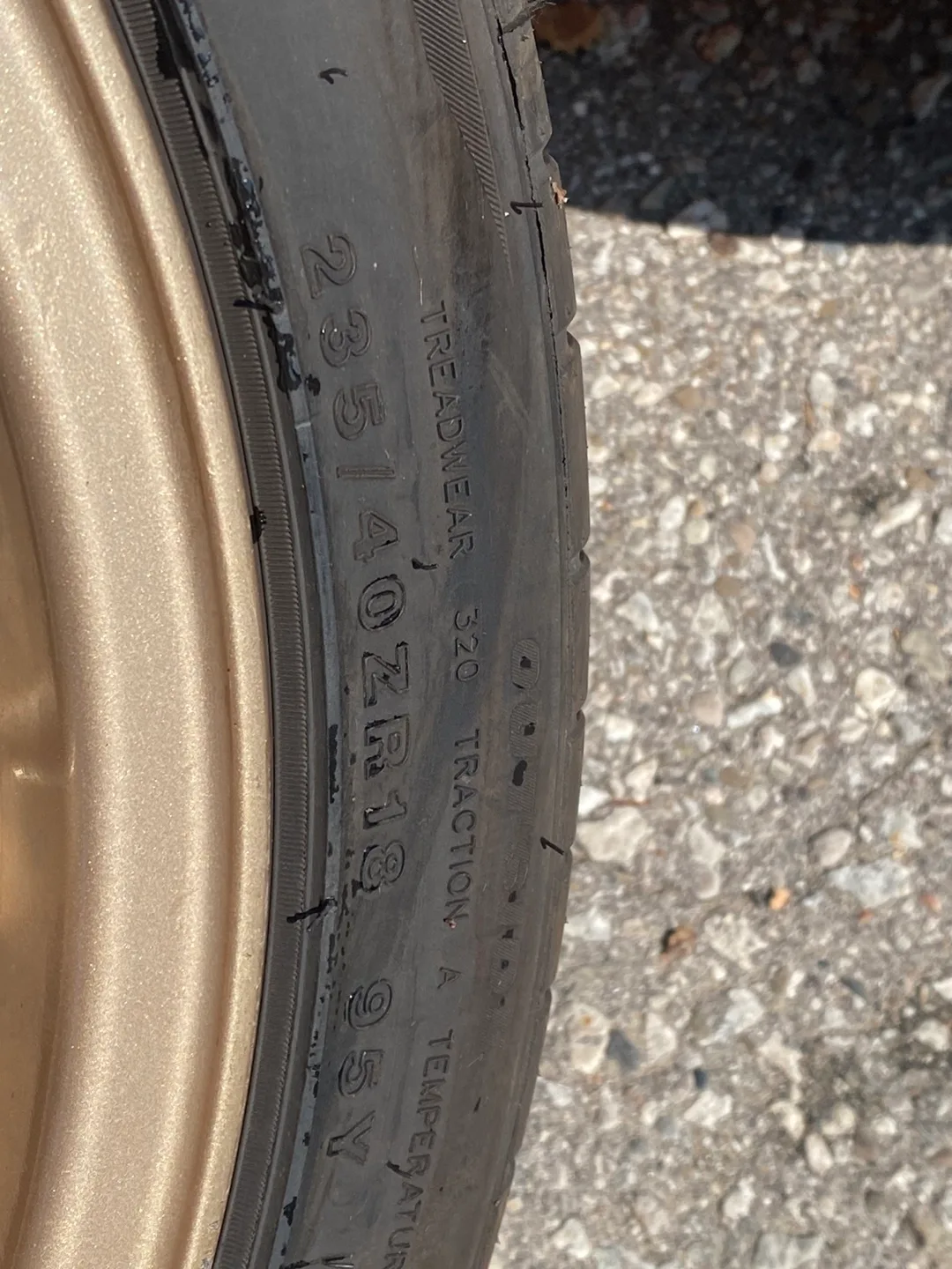 Set of 4 Gold Rims with Tires - 235/40ZR18 image indicator(5)