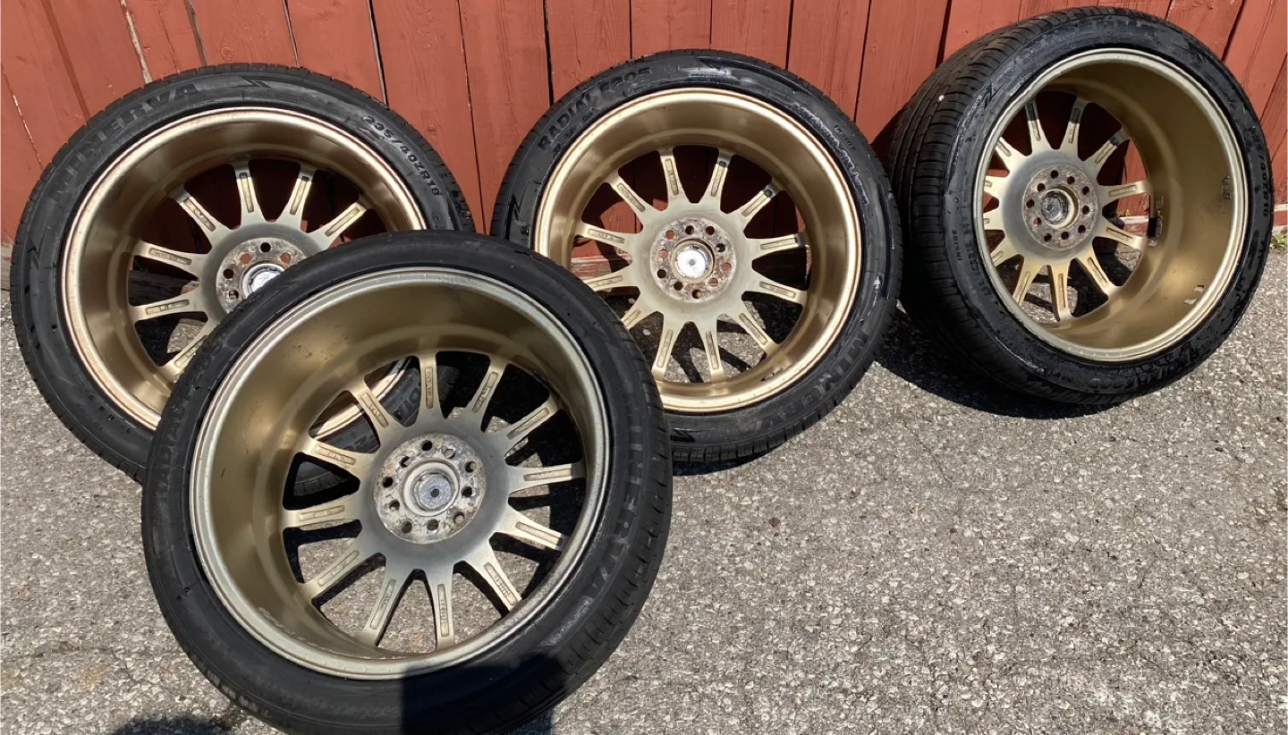 Set of 4 Gold Rims with Tires - 235/40ZR18 image indicator(2)