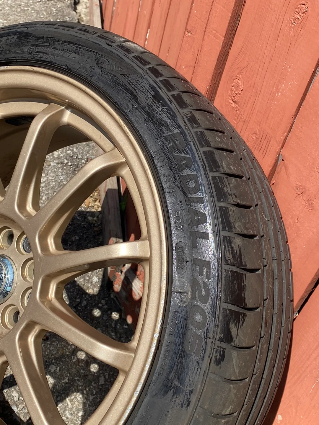 Set of 4 Gold Rims with Tires - 235/40ZR18 image indicator(3)