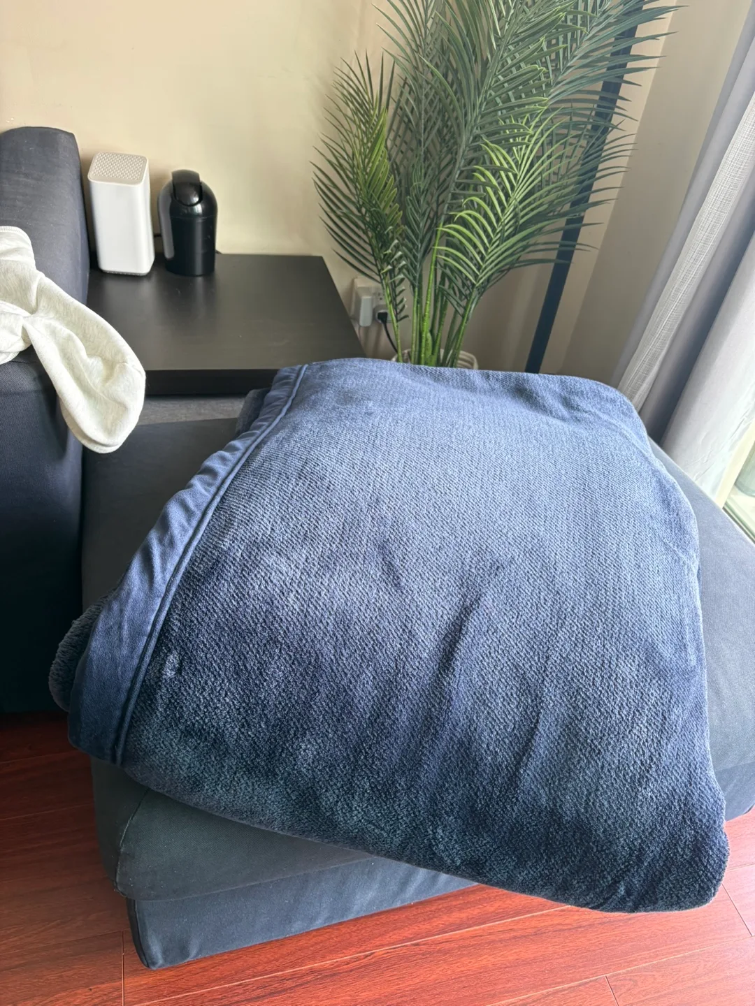 Kirkland Signature Plush Blanket - King Size image indicator(2)