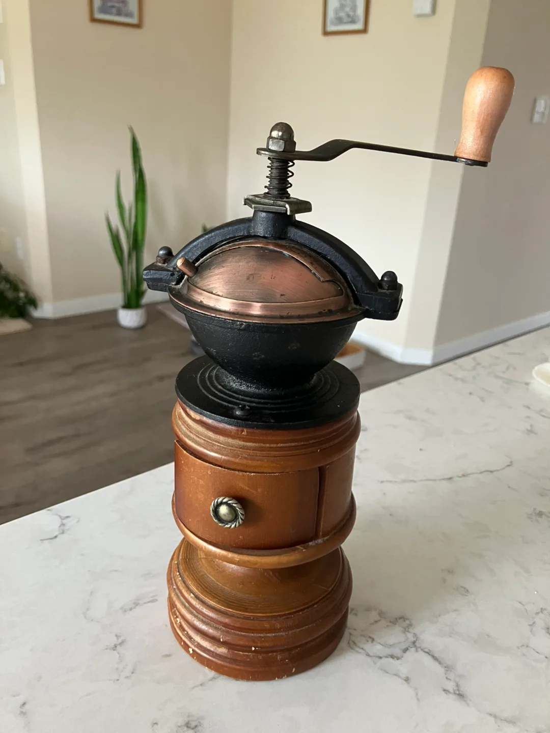 Vintage Style Coffee Grinder thumbnail