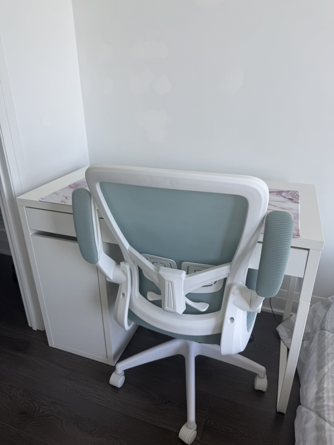 IKEA MICKE White Desk & Office Chair - photo 4