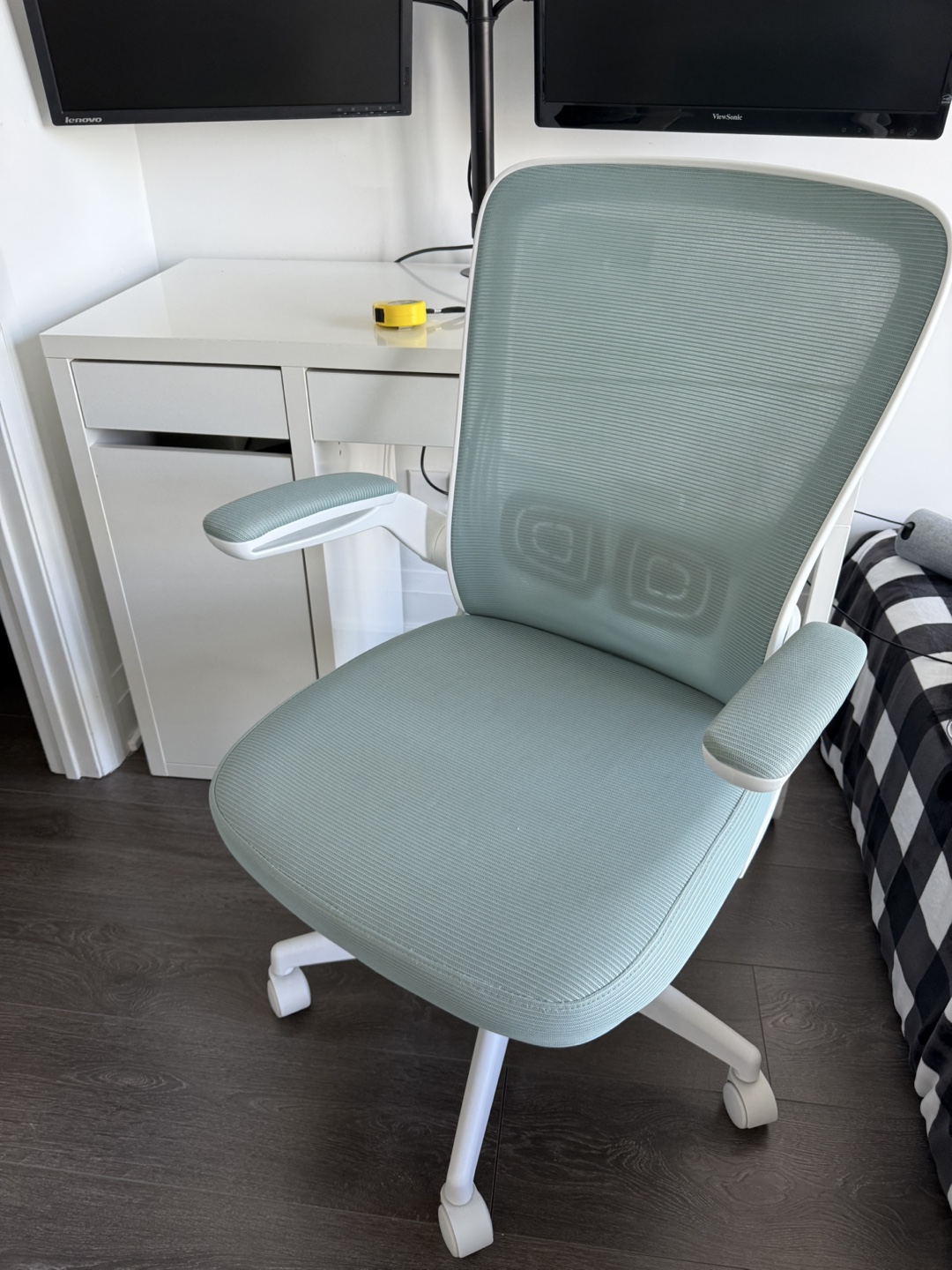 IKEA MICKE White Desk & Office Chair - photo 5