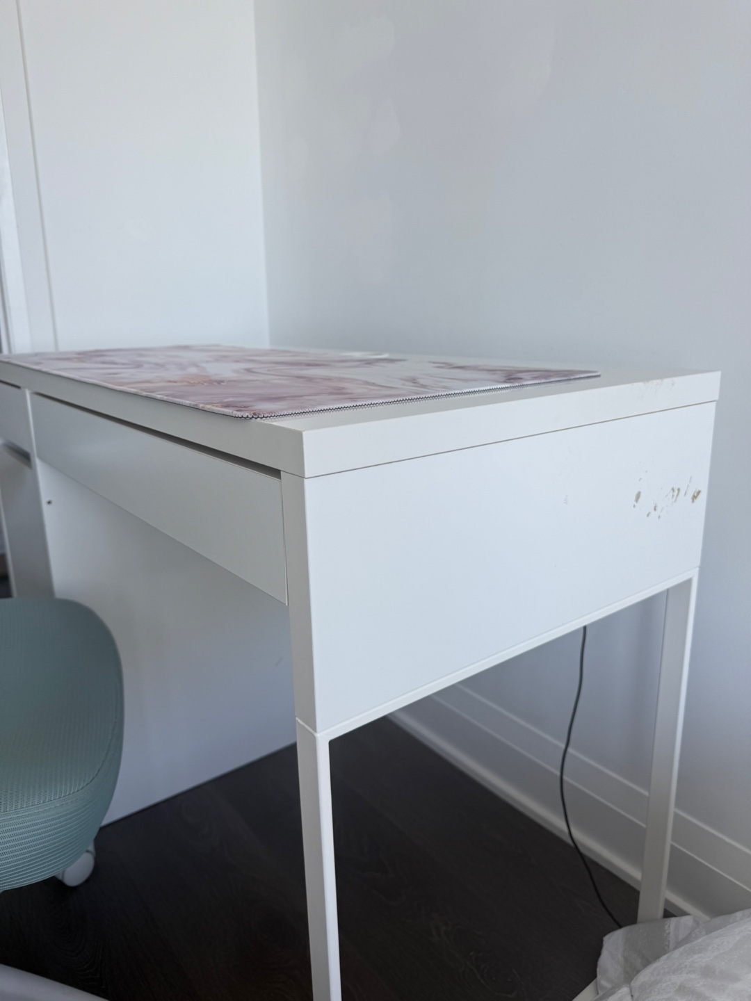 IKEA MICKE White Desk & Office Chair - photo 3