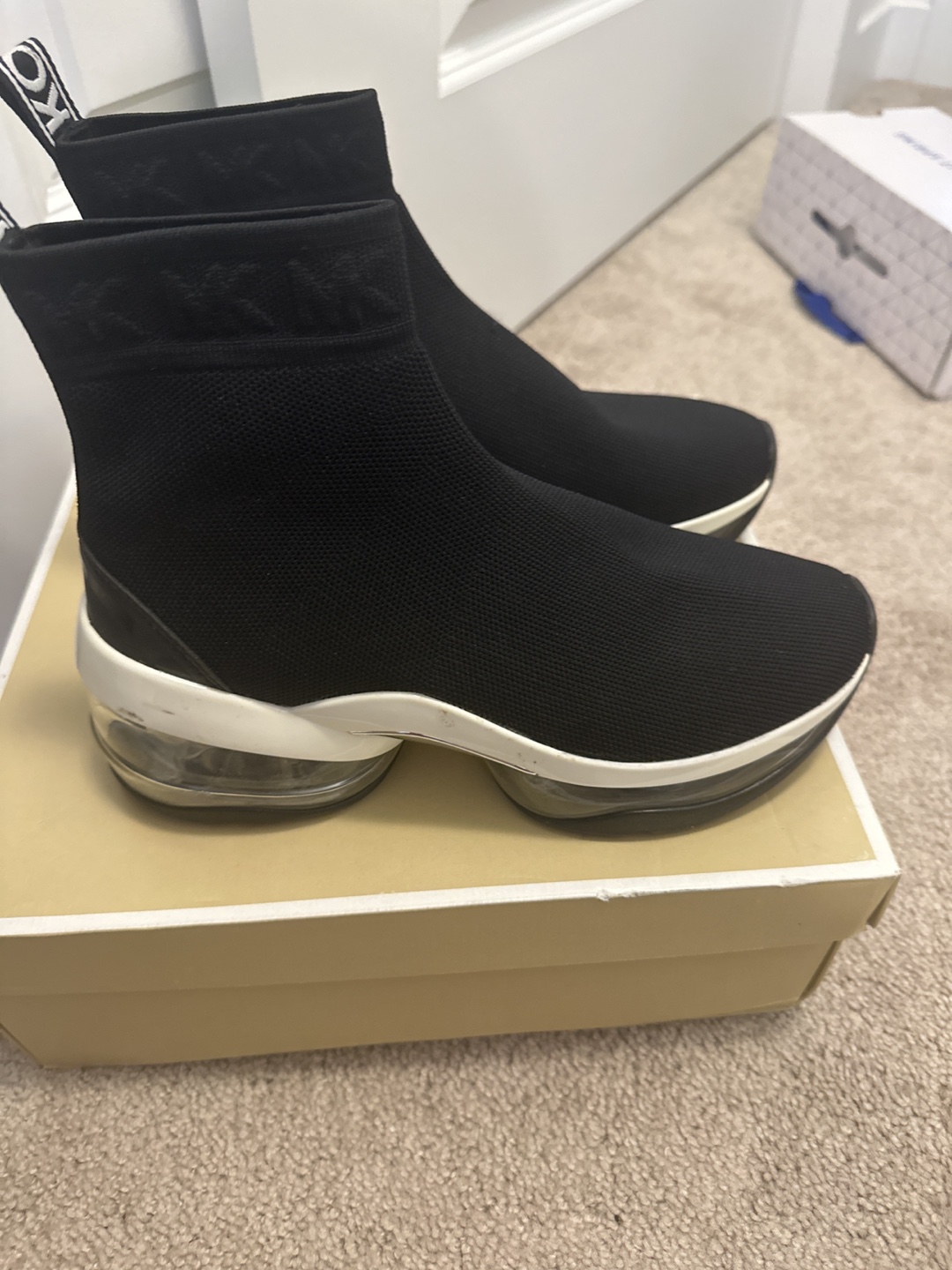 Michael Michael Kors Olympia Bootie Extreme - Size 8.5 - photo 2