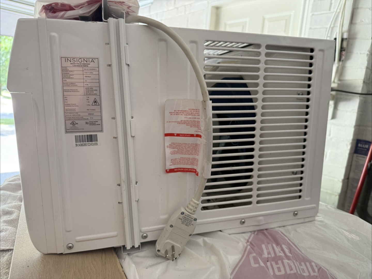 Insignia Air Conditioner (Window) - photo 3