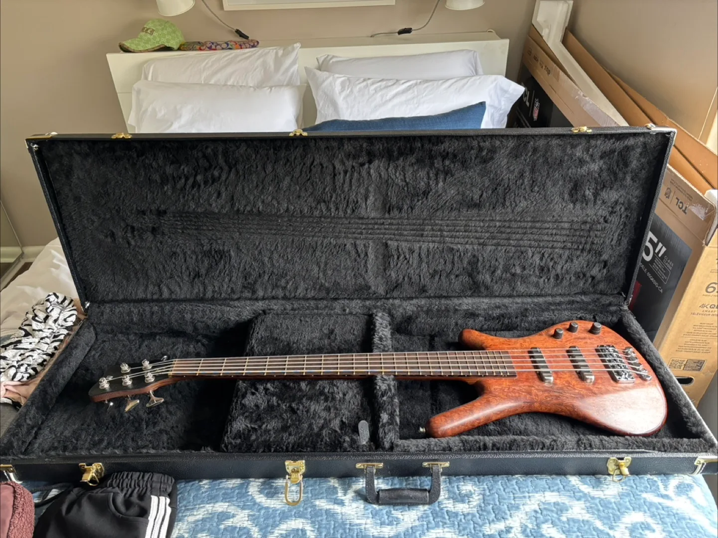 Bass guitar hardshell case