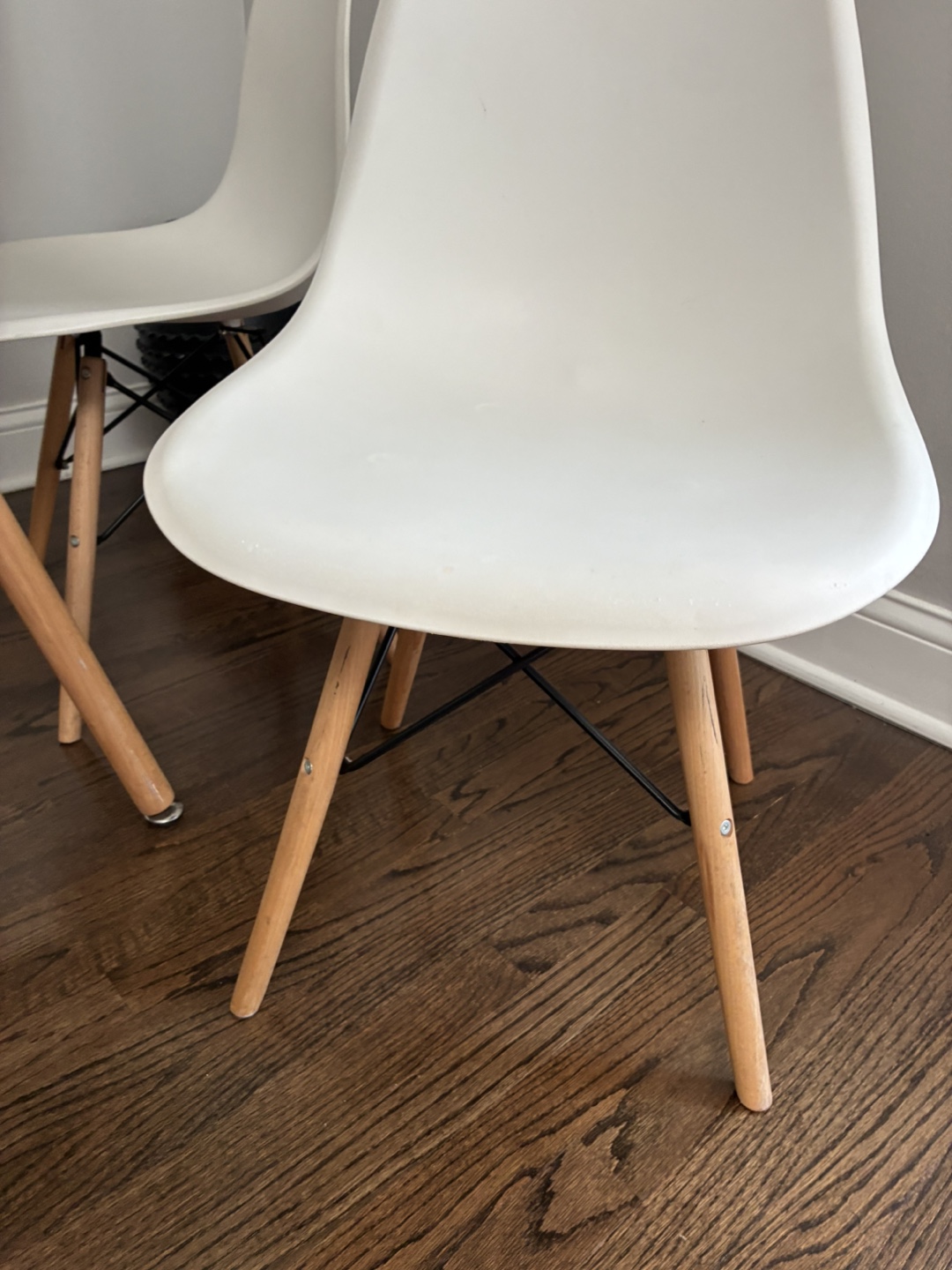 Modern White Dining Chairs (Set of 4) - photo 3