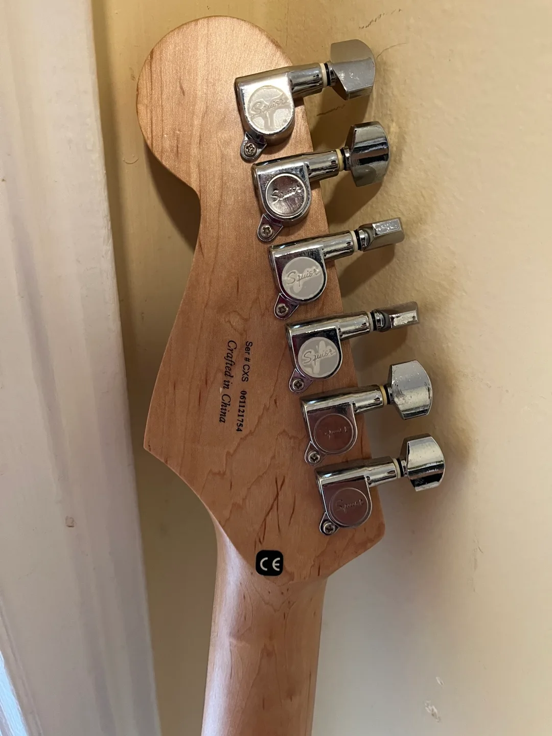 Fender squier affinity stratocaster image indicator(3)