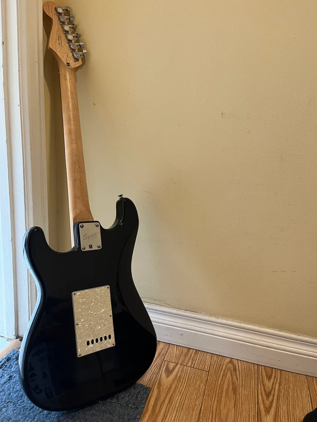 Fender squier affinity stratocaster image indicator(4)