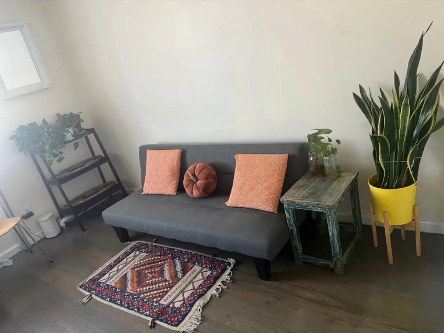 Gray Futon Couch image indicator(5)