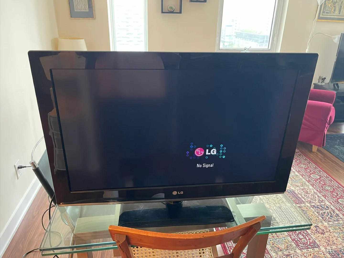 32’ LG TV - Great Condition thumbnail