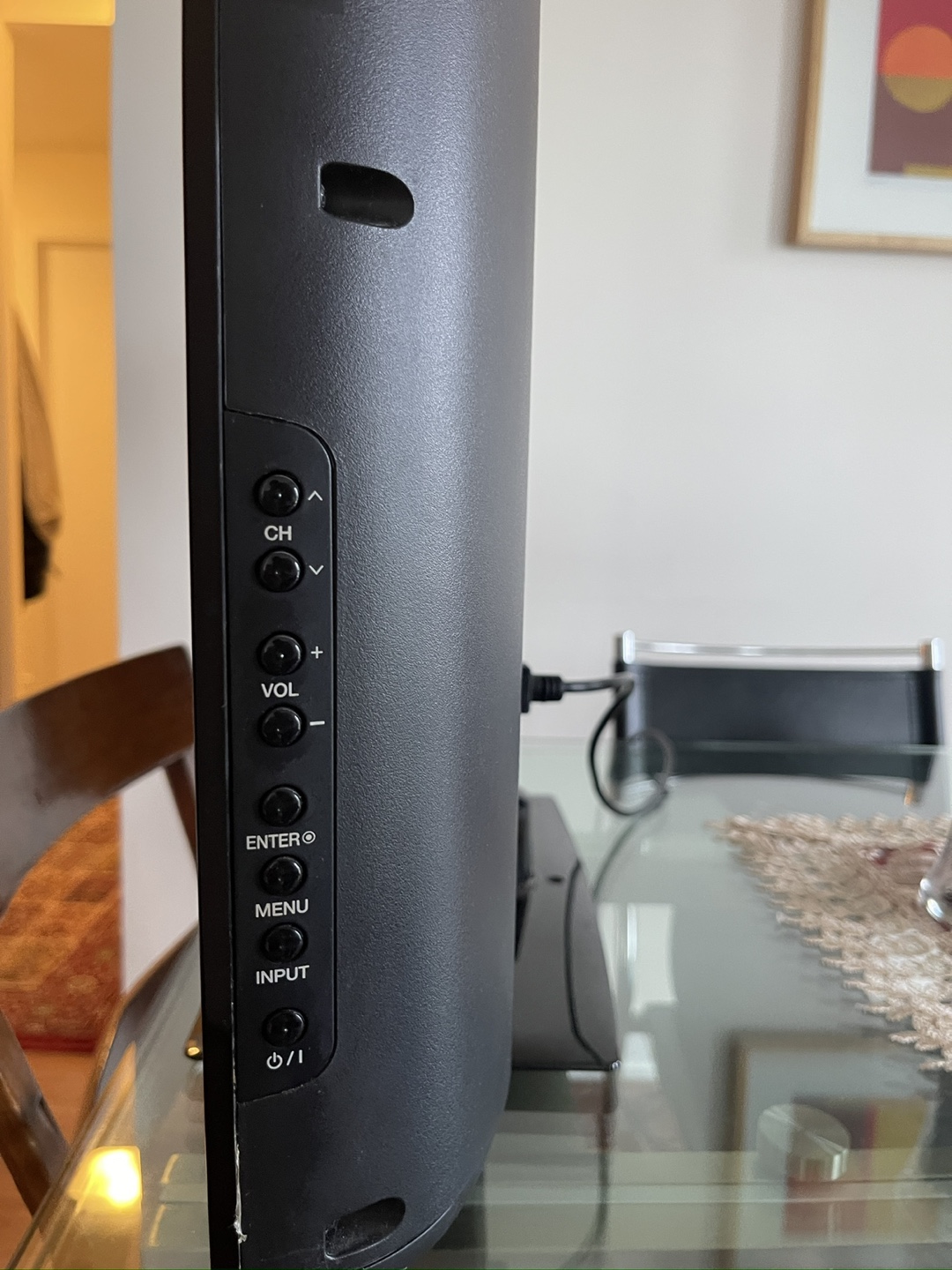 32’ LG TV - Great Condition - photo 5