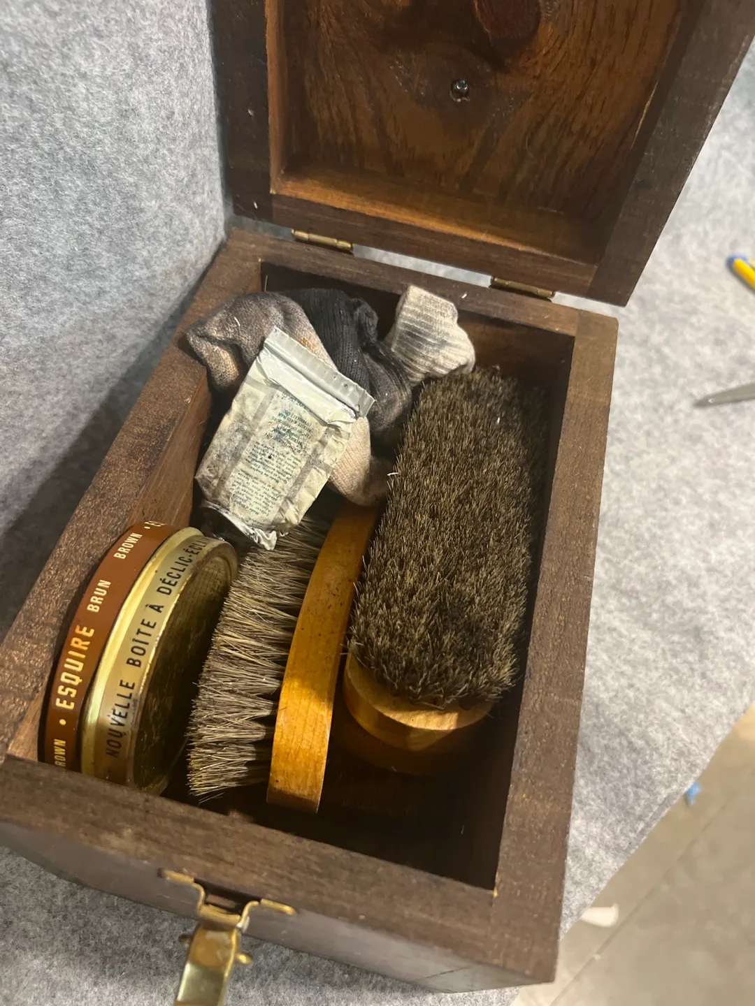 Abercrombie & Fitch Shoe Shine Box with Accessories image indicator(3)