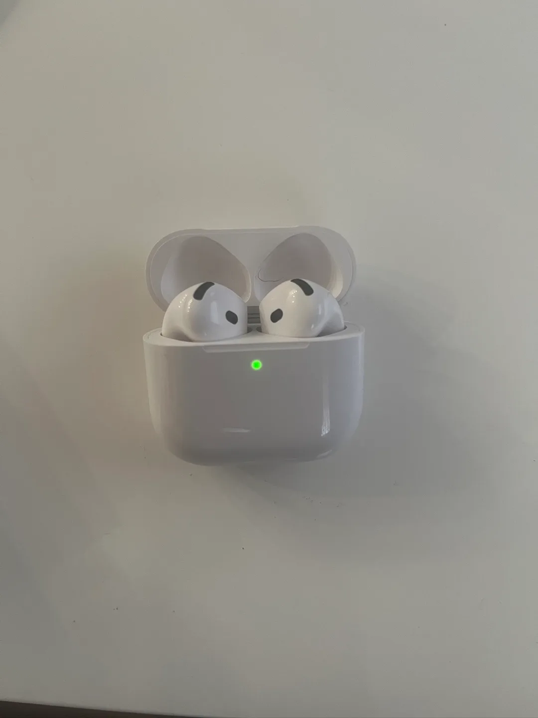 Apple AirPods 4  -  New! image indicator(4)