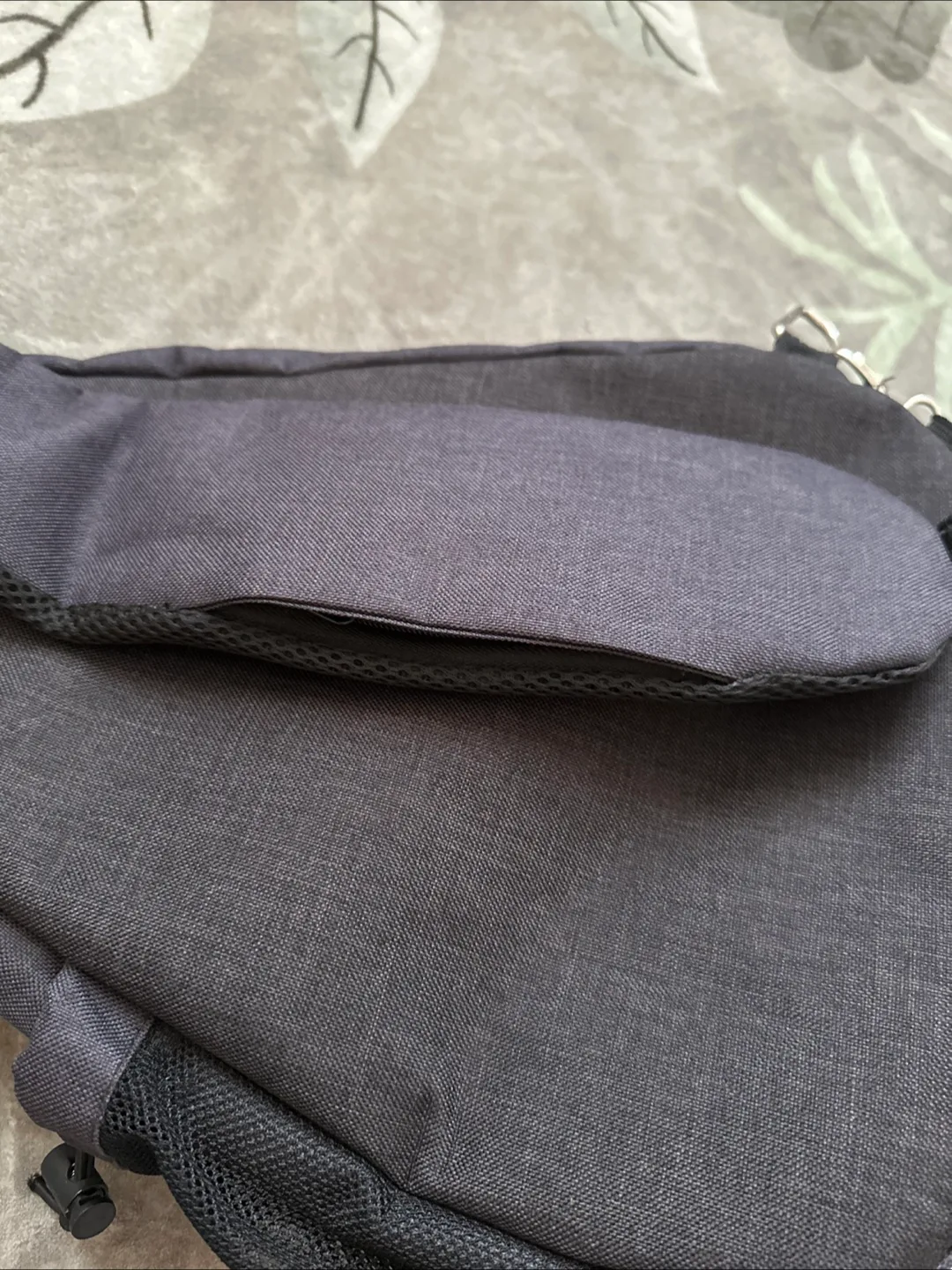 InsigniaX Sling Bag - Black image indicator(4)