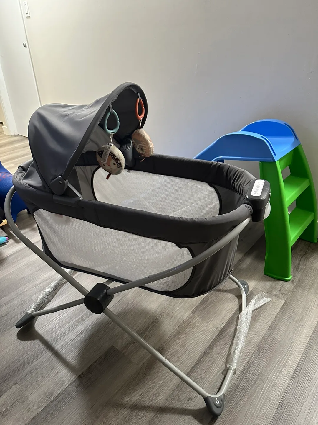 Ingenuity Foldaway Rocking Bassinet - excellent condition